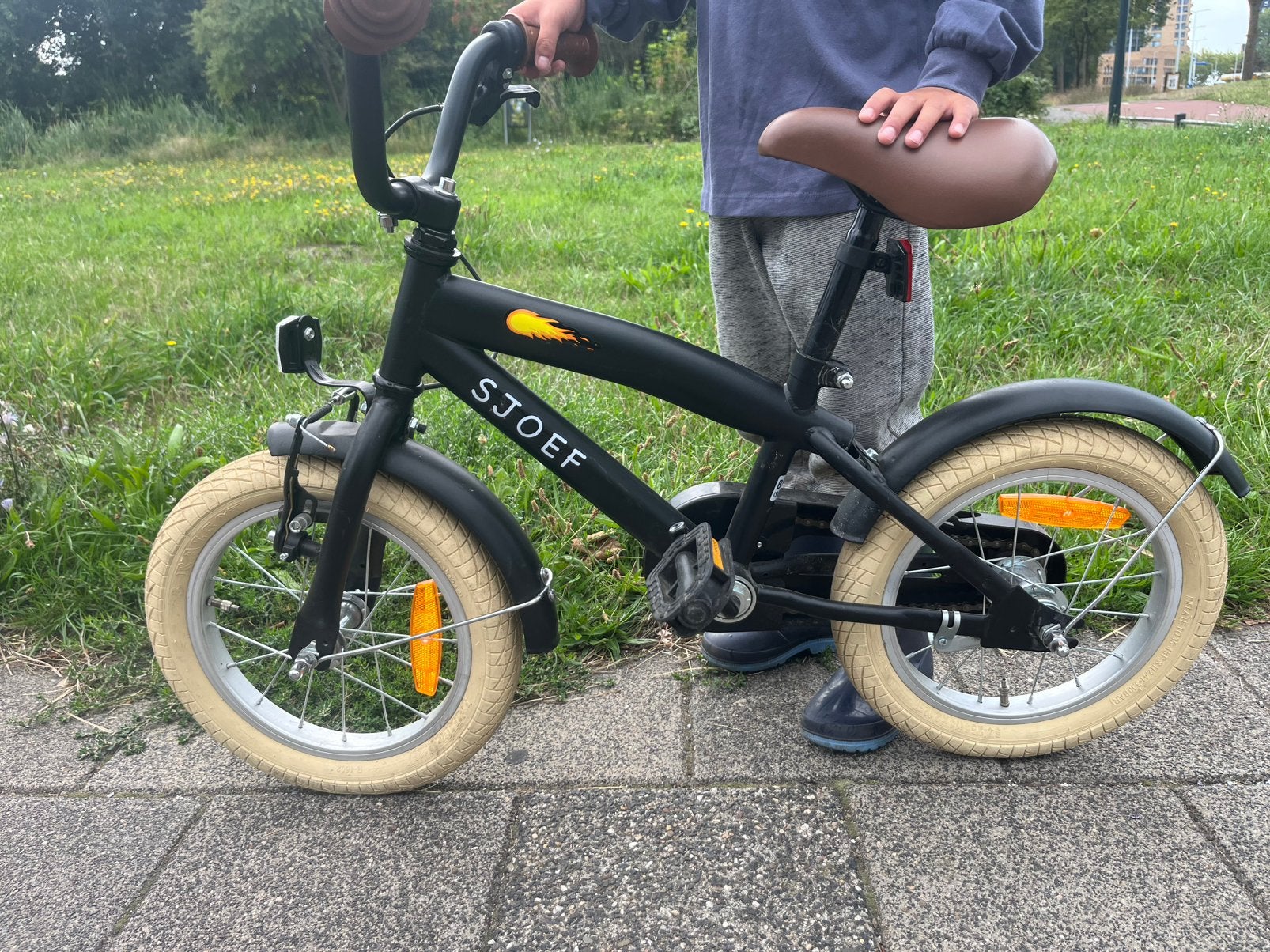Sjoef kinderfiets 12 inch – zwart, Fietsen en Brommers, Fietsen | Kinderfietsjes, Ophalen of Verzenden, Zo goed als nieuw, Minder dan 16 inch