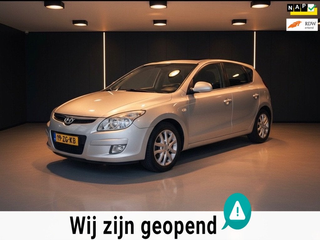 Hyundai I30 2.0i Style-schuifdak-airco-trekhaak-nieuwe koppe, Voorwielaandrijving, 1227 kg, Gebruikt, Parkeersensor