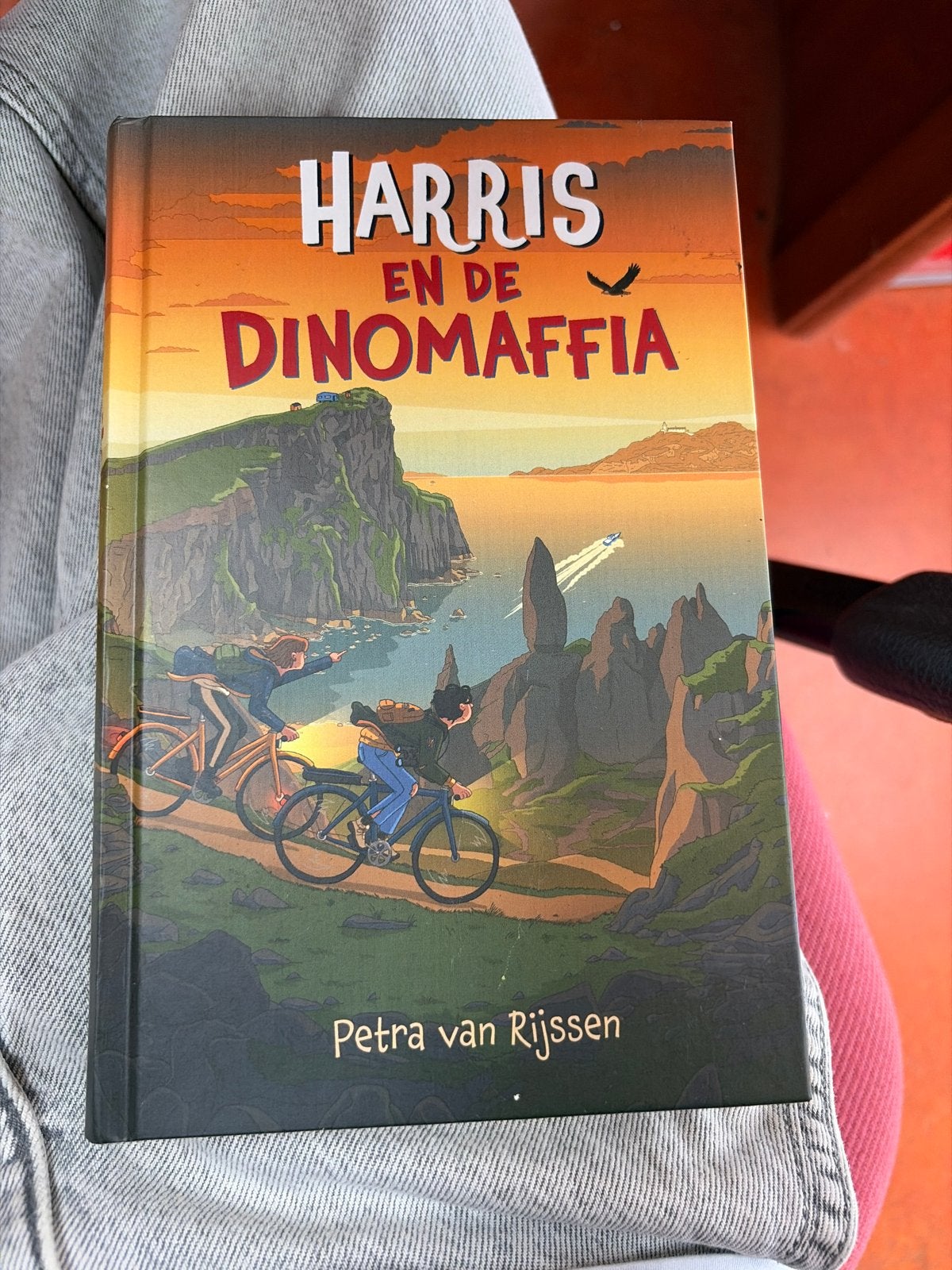 Harris en de Dinomaffia - Petra van Rijssen, Boeken, Ophalen of Verzenden, Zo goed als nieuw, Fictie