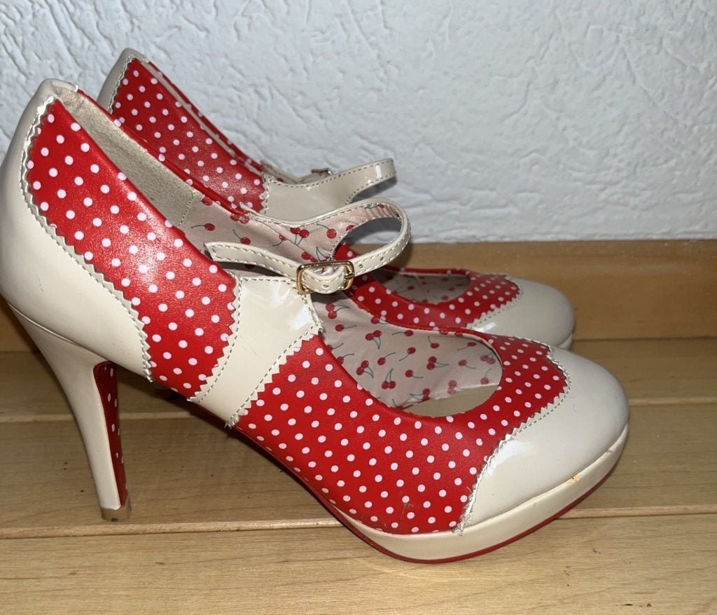 Dancing Days by Banned maat 39 pumps retro rood beige, Kleding | Dames, Schoenen, Pumps, Overige kleuren, Verzenden, Banned Dancing Days