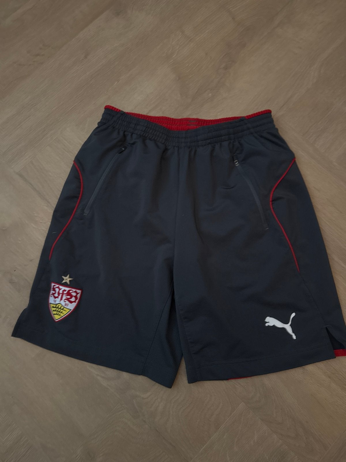 Puma VfB Stuttgart Voetbalbroekje Maat L, Sport en Fitness, Voetbal, Maat L, Ophalen of Verzenden, Gebruikt, Broek