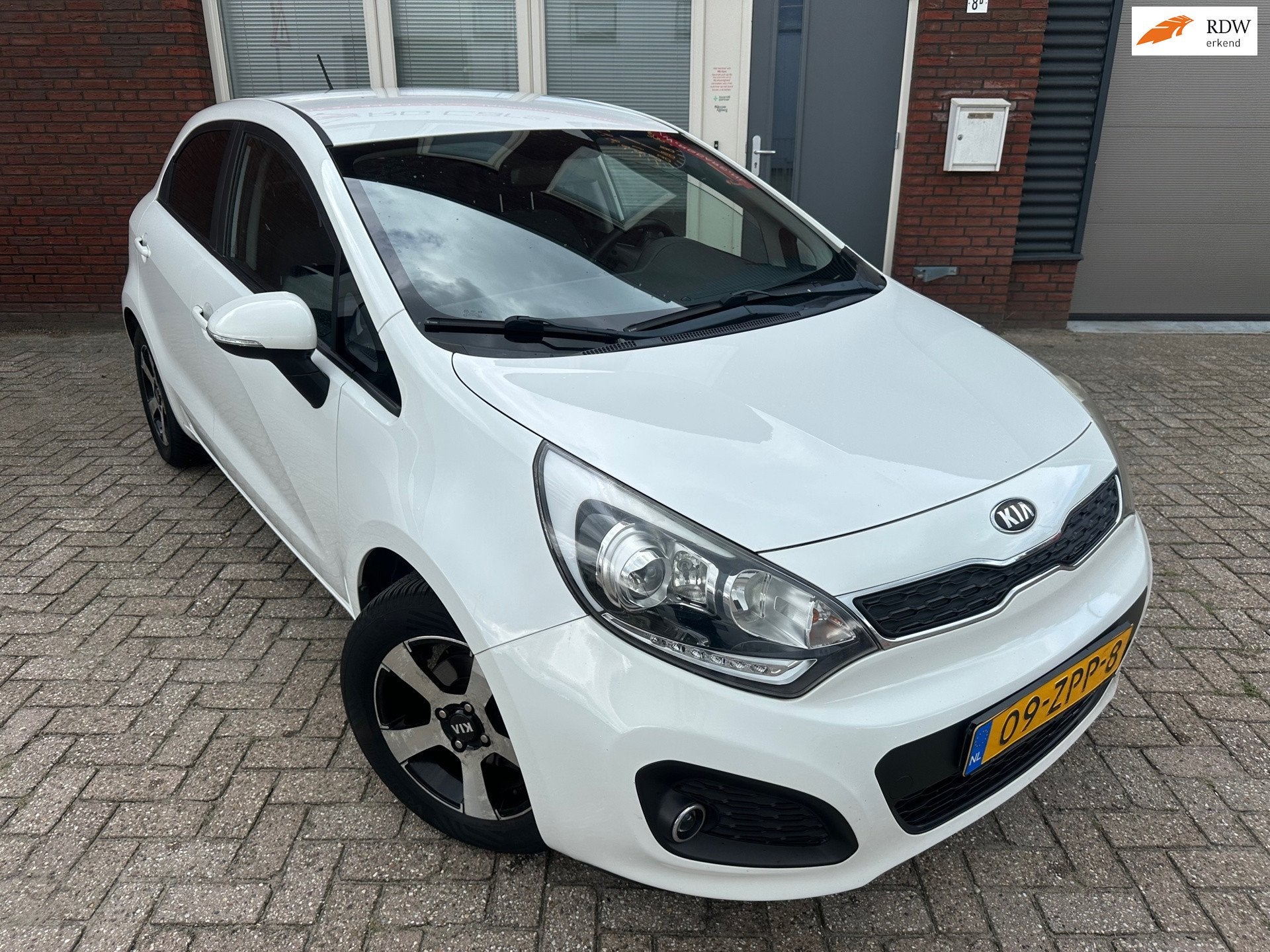 Kia Rio 1.2 CVVT Design Edition / Airco / Cruise / PDC / LM, Euro 5, 4 cilinders, Met garantie (alle), Wit