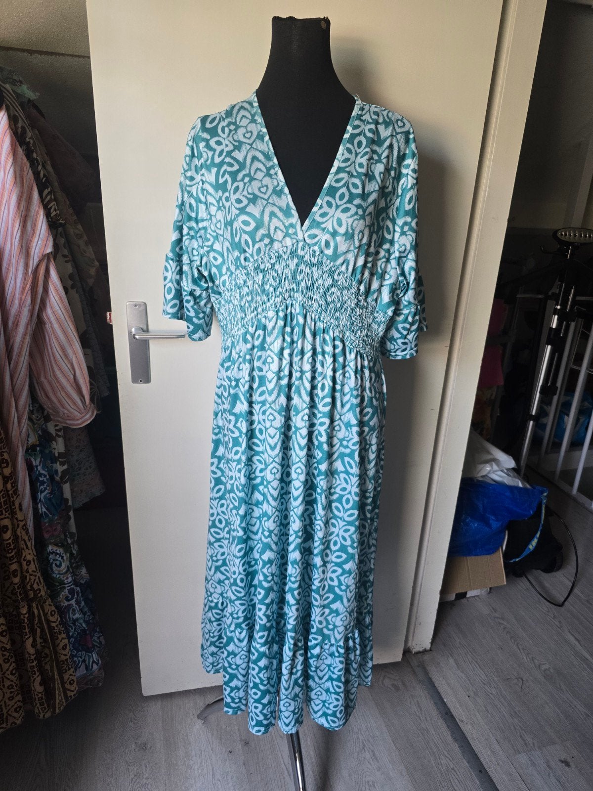 Dames jurk, Maat 42/44 (L), Ophalen of Verzenden, Zo goed als nieuw, Onder de knie
