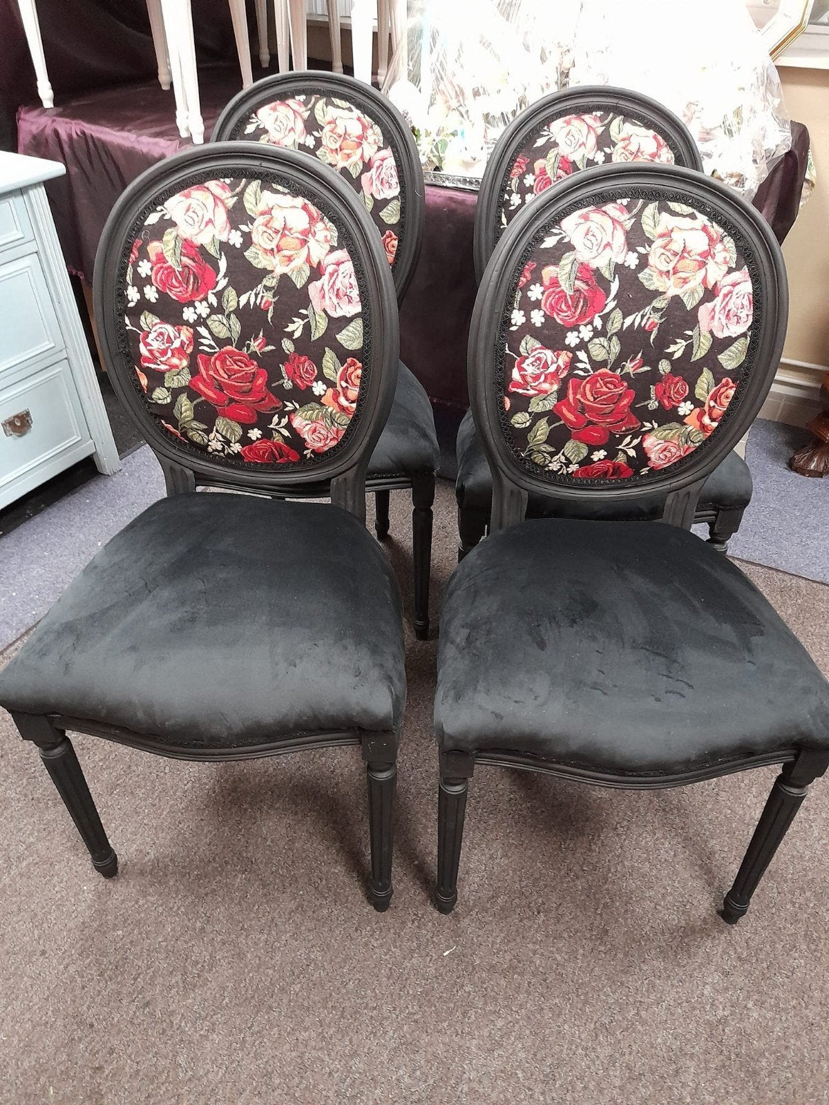 Set 4 zwarte medaillon stoelen opnieuw gestoffeerd, Ophalen