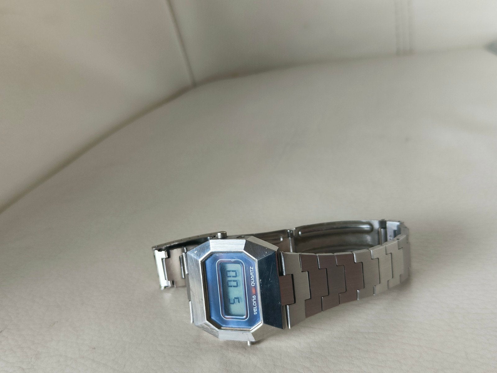 Velona quartz vintage LCD herenhorloge. Jaren 80., Ophalen of Verzenden, Staal, Overige merken, 1960 of later