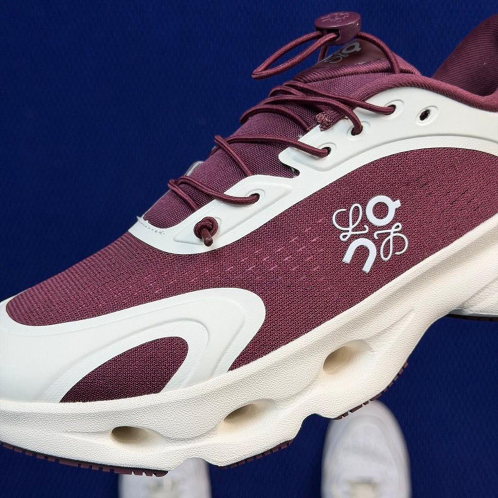 LOEWE  On Cloudsolo — Luxury Meets Performance, Kleding | Dames, Schoenen, Zo goed als nieuw, Sneakers of Gympen, Ophalen of Verzenden