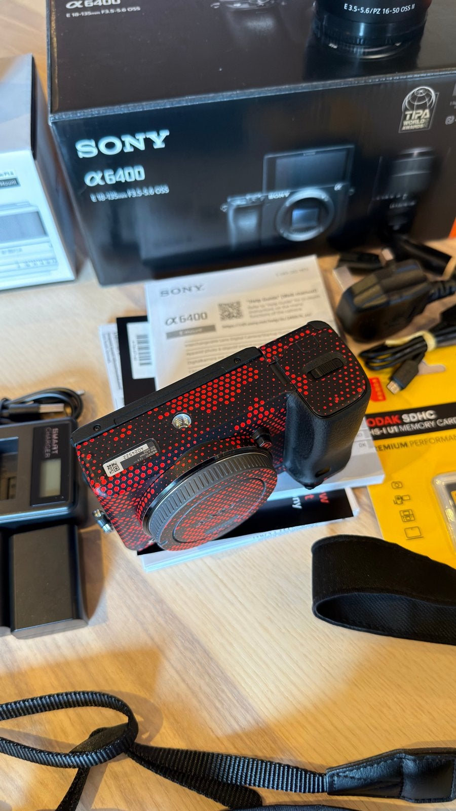 Foto 9 van Sony a6400 met kitlens, camo wrap en veel accessoires