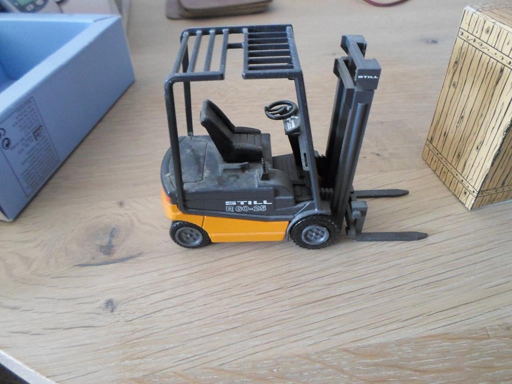 Miniatuur Heftruck, Ophalen of Verzenden, Zo goed als nieuw, Bus of Vrachtwagen