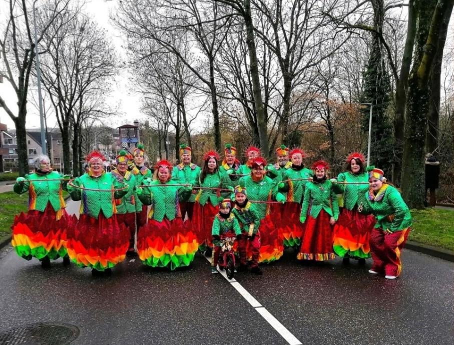 Loopgroep 20 personen in goede staat heren, dames en kind, Kleding | Dames, Carnavalskleding en Feestkleding, Ophalen of Verzenden