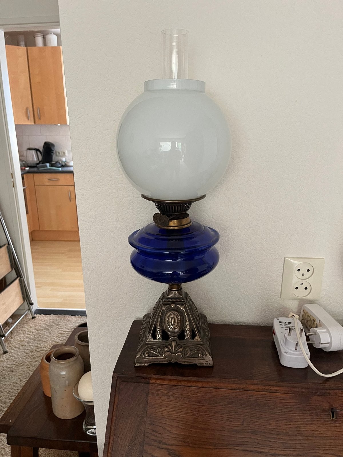 Titel: Grote antieke petroleum olielamp – blauw glas – 55 cm, Antiek en Kunst, Ophalen of Verzenden