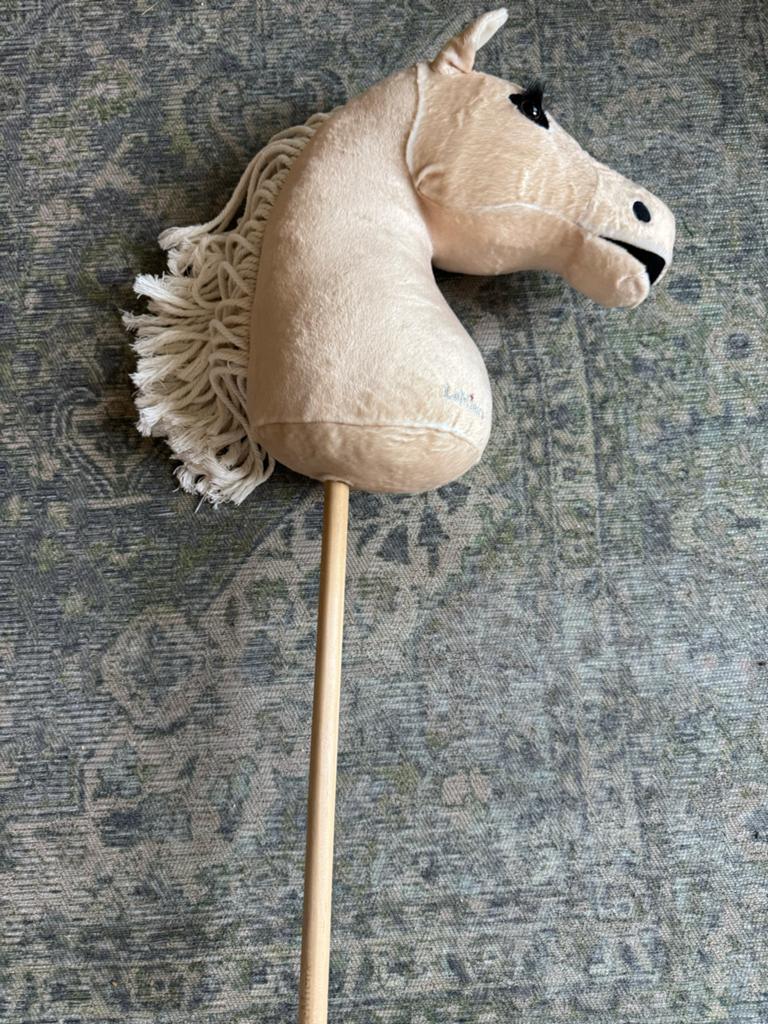 LeMieux Hobby Horse - Crème Kleur, Ophalen, Zo goed als nieuw, Jongen of Meisje