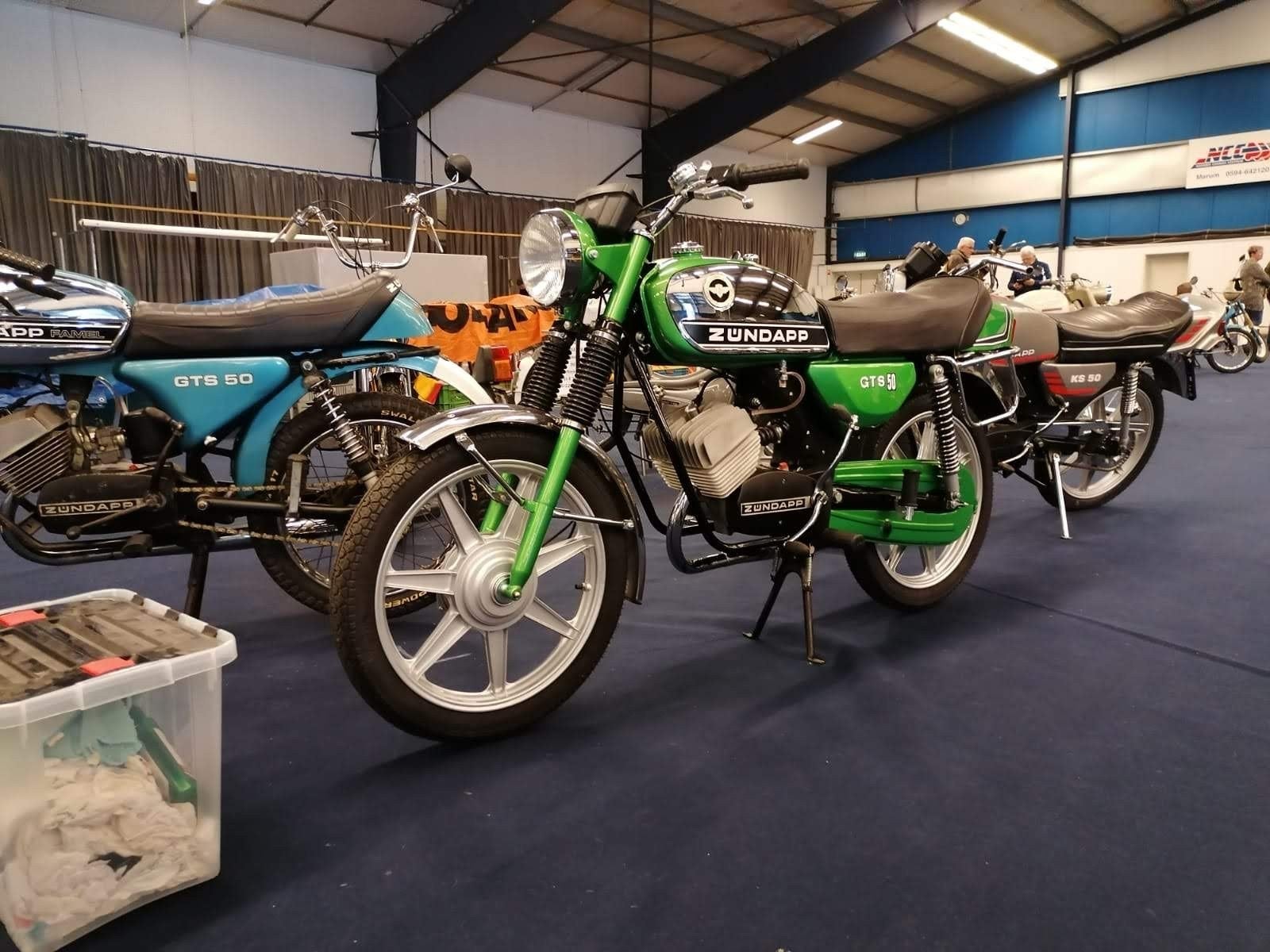 gezocht koplamp rond Zundapp 529, Fietsen en Brommers, Ophalen of Verzenden