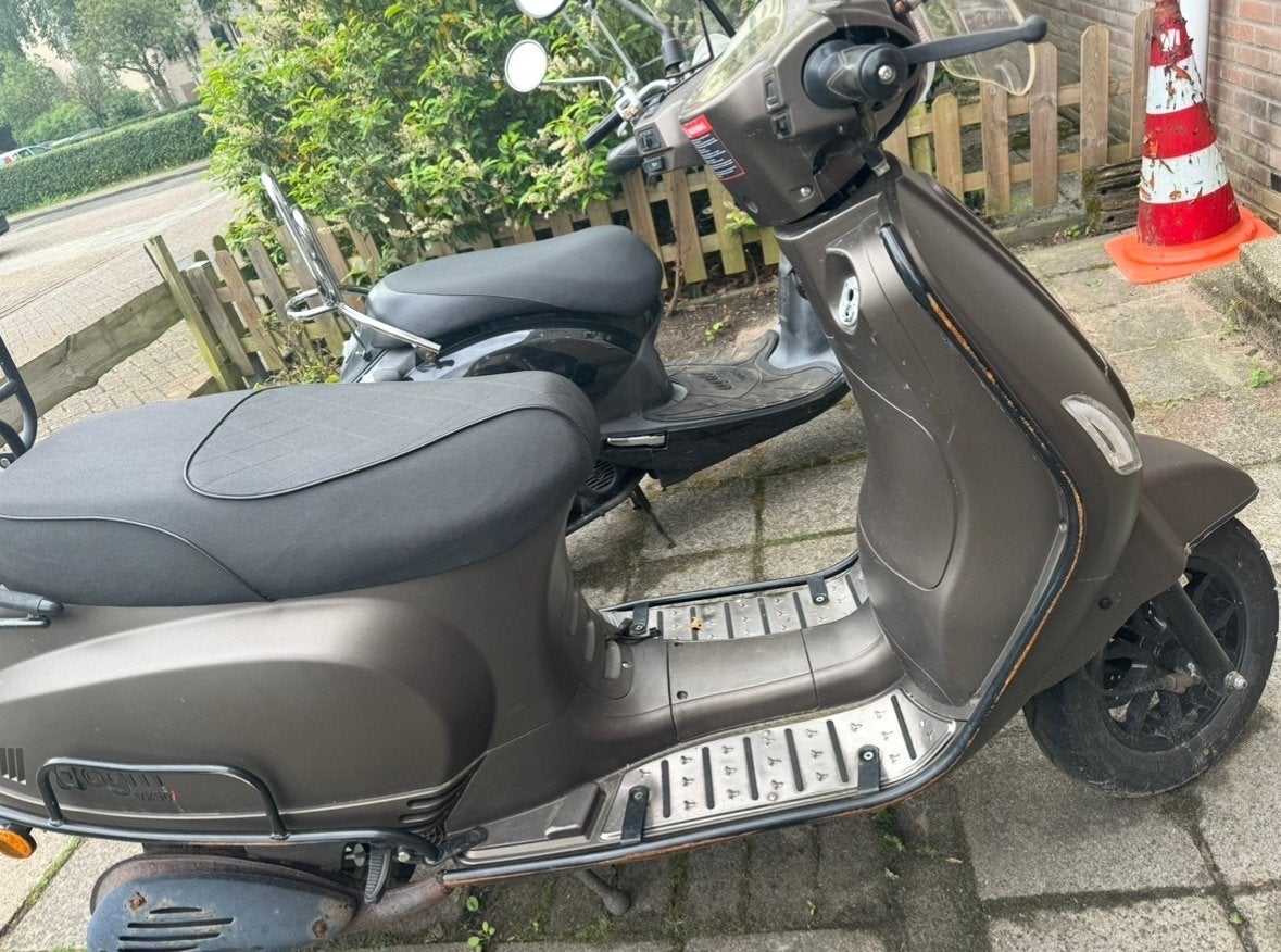 AGM Scooter - Bruin, Fietsen en Brommers, Ophalen, Gebruikt, Maximaal 25 km/u