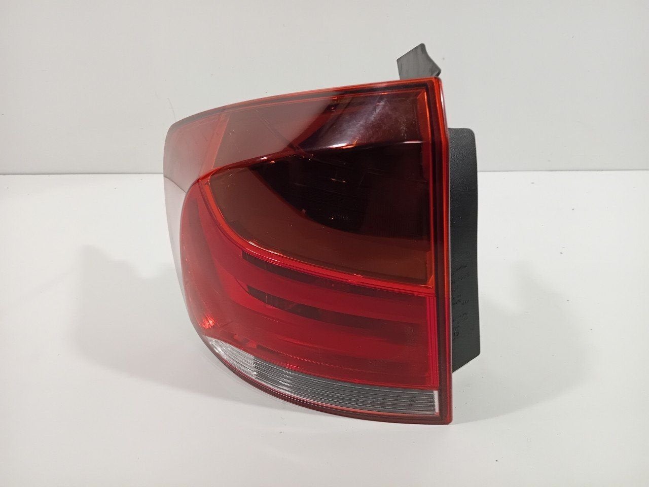 Achterlicht links buiten BMW X1, Onderdelen@venauto.nl, Van der Ven Autorecycling B.V., Gebruikt, Ettenseweg 76, 4706 PB Roosendaal, The Netherlands