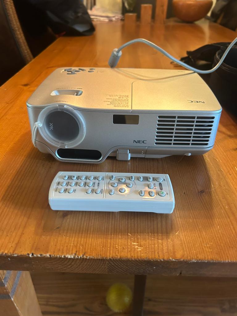 NEC NP40G Beamer + Afstandsbediening + Opbergtas | Projector, Audio, Tv en Foto, Beamers, Ophalen of Verzenden, Gebruikt, Nec