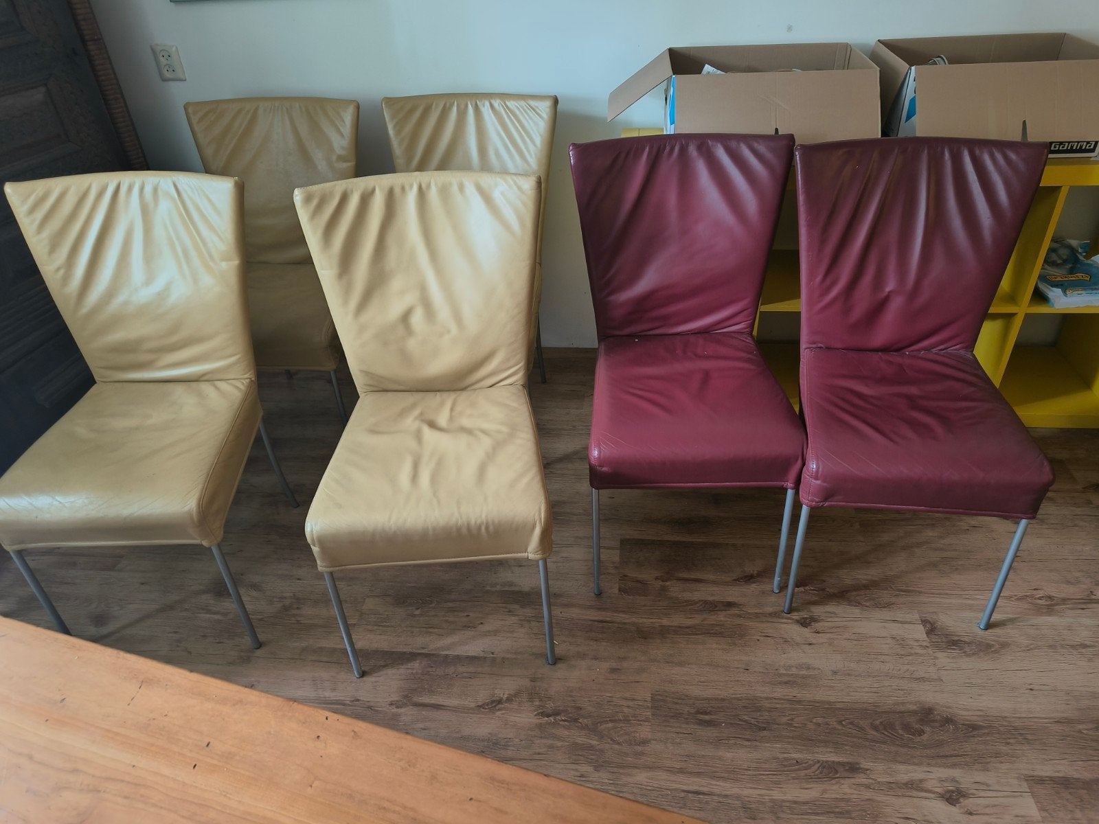 eetkamerstoelen. 4 geel en 2 rood., Huis en Inrichting, Stoelen, Ophalen, Gebruikt, Rood, Twee