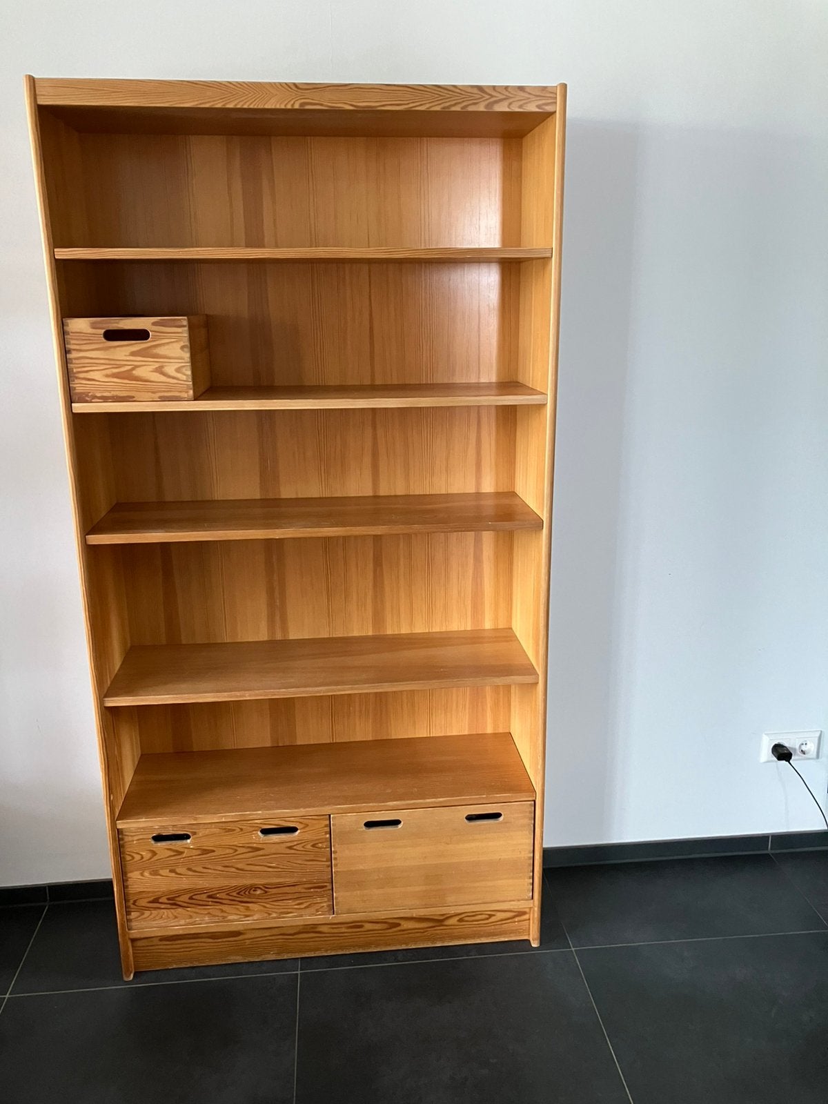 Houten boekenkast, Ophalen, Gebruikt, 50 tot 100 cm, Met lade(s)