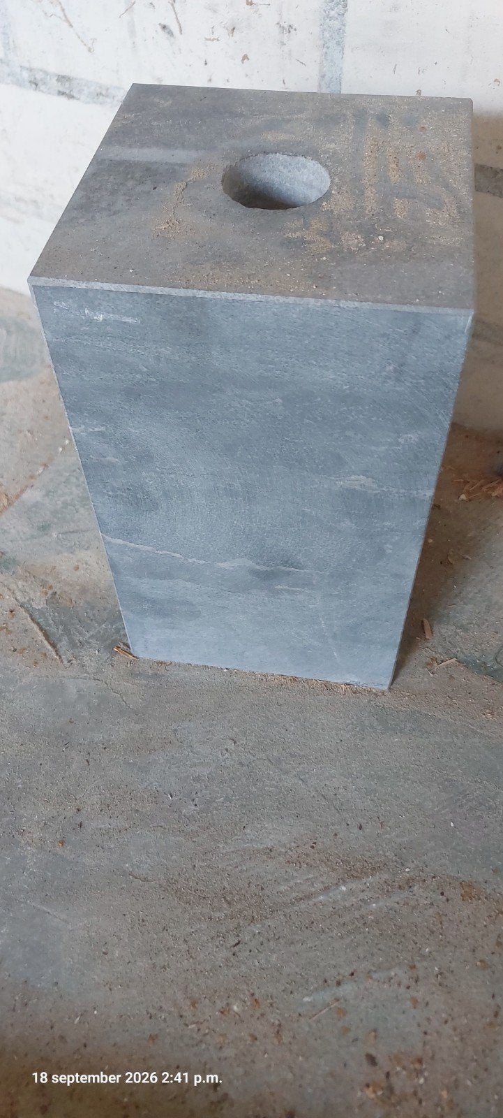 Rechte betonpoer hardsteen 15x15 met draadeind en beugel, Ophalen, Nieuw