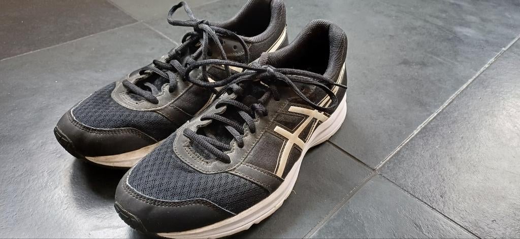 Paar mooie Asics sportschoenen mt 40, Sport en Fitness, Ophalen of Verzenden, Zo goed als nieuw, Hardloopschoenen, Asics