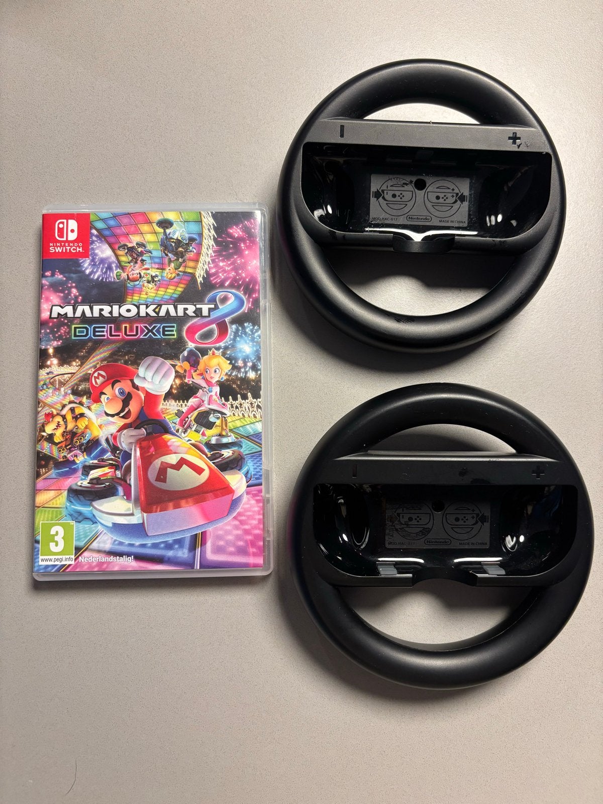 Mario Kart 8 Deluxe + 2 stuurwielen voor Nintendo Switch, Racen en Vliegen, Eén computer, Ophalen of Verzenden, Zo goed als nieuw