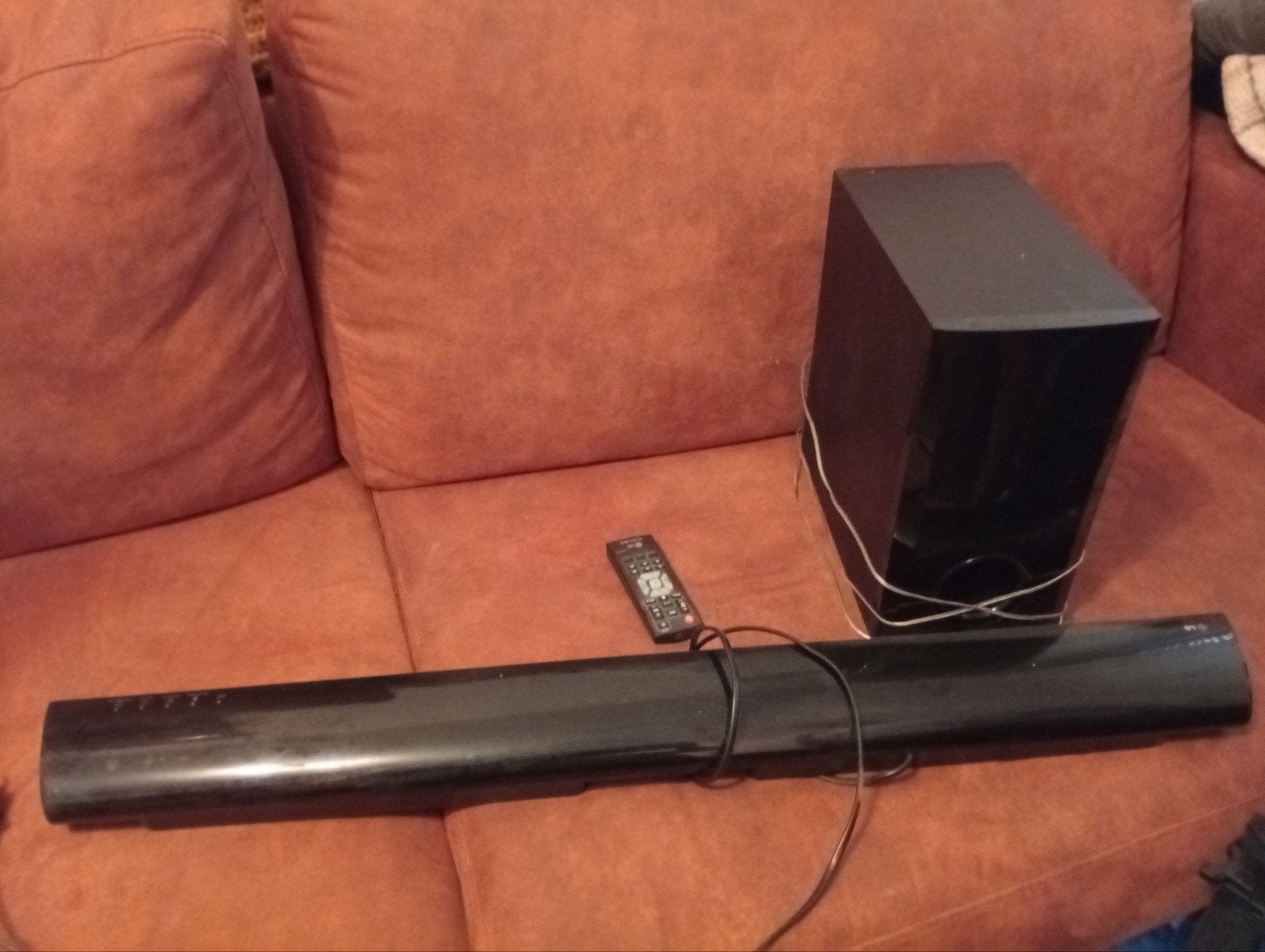 LG Soundbar met externe subwoofer en afstandsbediening, Ophalen, Met externe subwoofer, Gebruikt