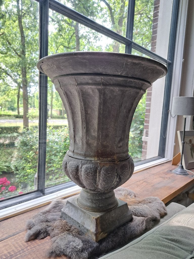 Oud zinken vaas, Ophalen