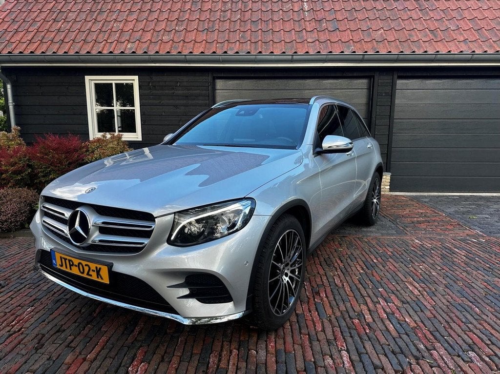 Nieuwstaat Mercedes GLC-klasse 250 AMG 4MATIC Premium Plus, Auto's, Automaat, 15 km/l, Gebruikt, 4 cilinders