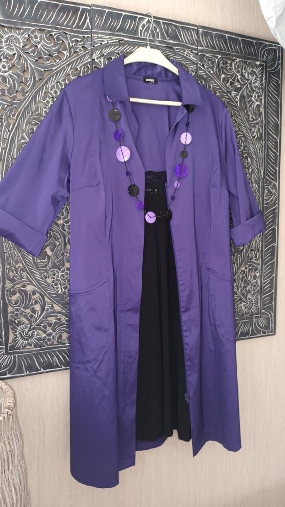 Uniek Travelstof Jurk Paars - Maat 40/42, Kleding | Dames, Jurken, Paars, Ophalen of Verzenden, Gedragen, Onder de knie