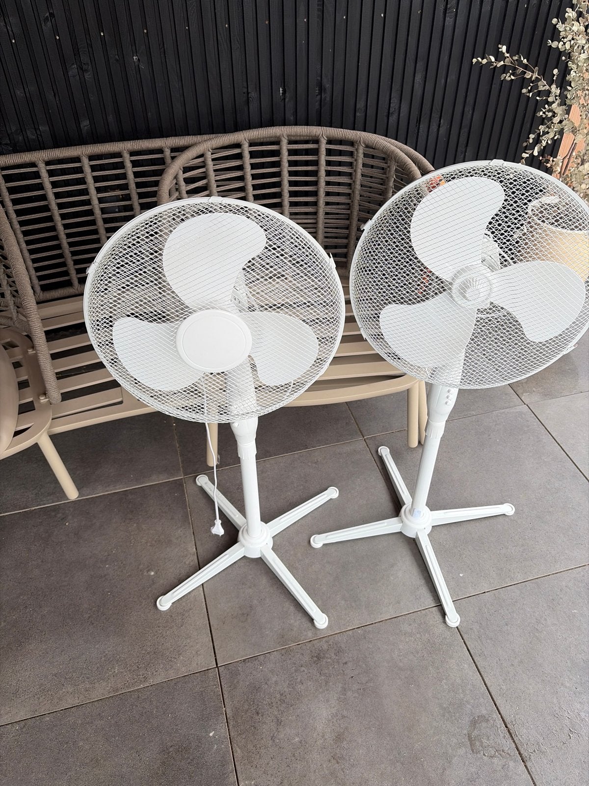 Twee Gebruikte Statiefventilatoren - Wit, Witgoed en Apparatuur, Ventilatoren, Ophalen of Verzenden, Gebruikt, Statiefventilator