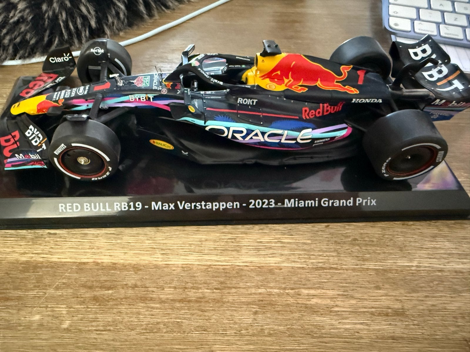 Red Bull RB19 Max Verstappen 2023 Miami GP schaalmodel, Ophalen, Zo goed als nieuw, Auto, Overige merken