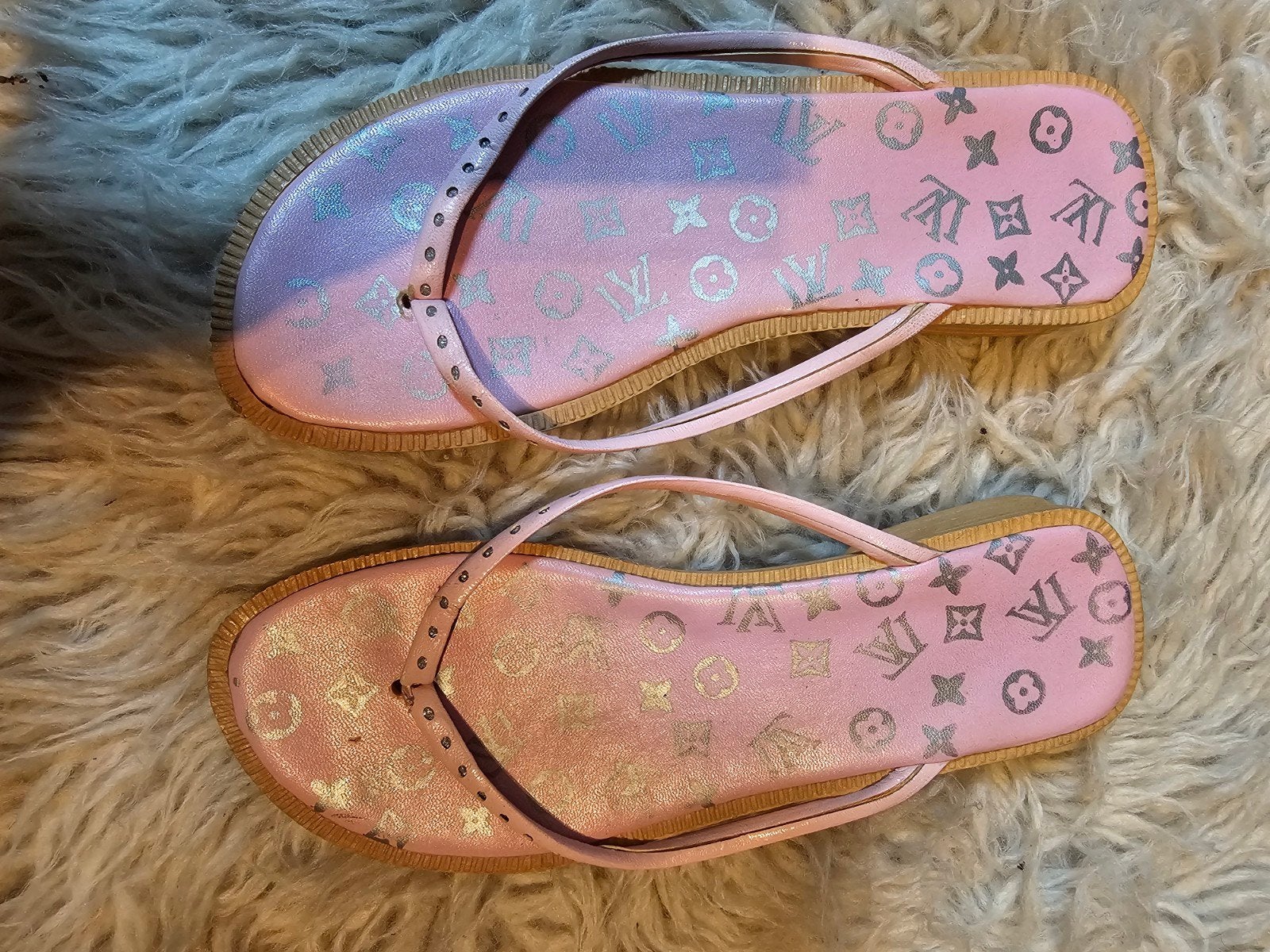 LOUIS VUITTON; ZOMER SLIPPERS 39 € 15,-, Ophalen