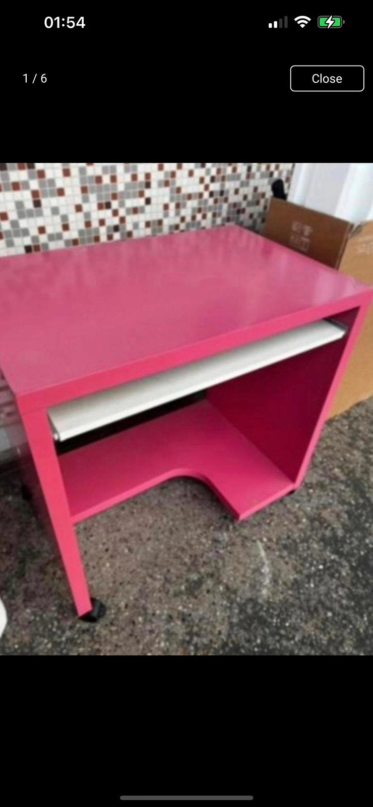 Pink computer table with keyboard section, Ophalen, Zo goed als nieuw