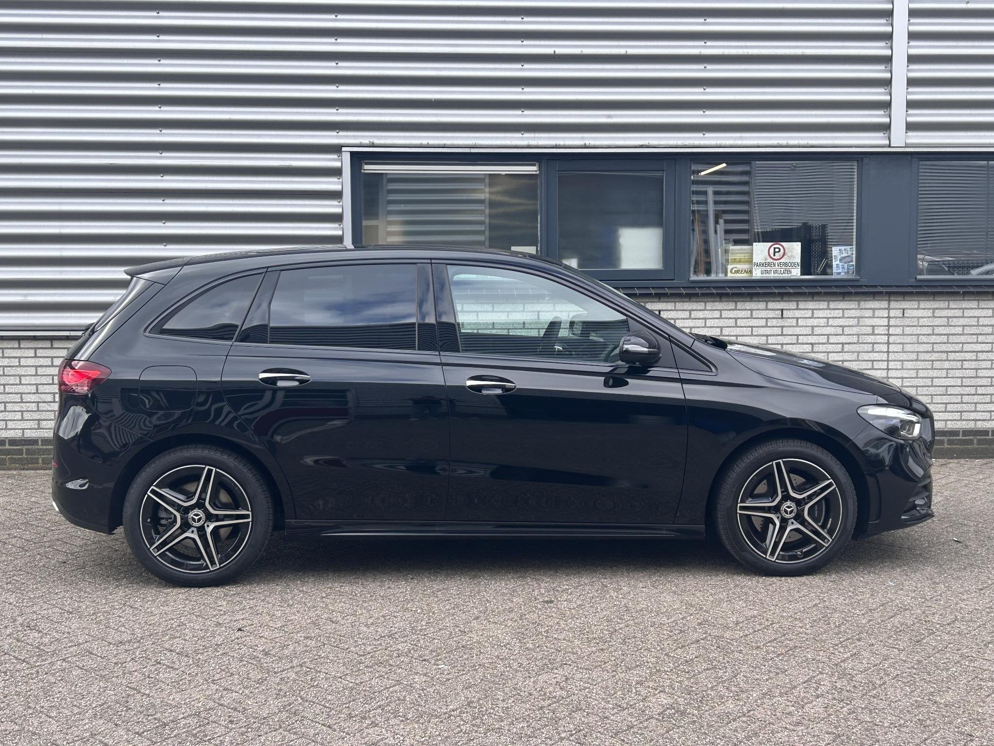 Mercedes-Benz B-klasse 250 e Business Solution AMG | Panoram, Auto's, 4 cilinders, 16 kWh, 1655 kg, Bedrijf