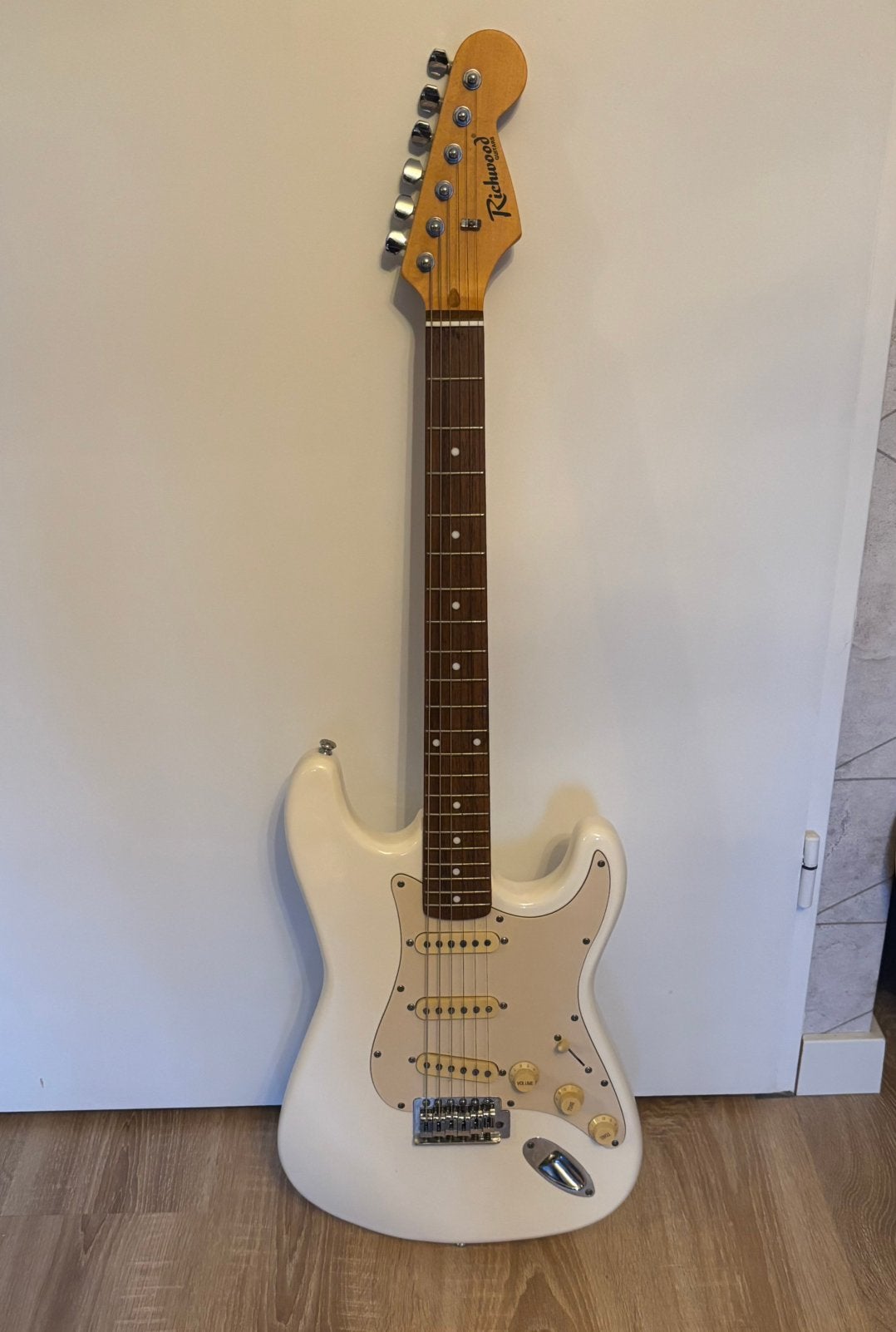 Richwood Stratocaster elektrische gitaar – Vintage White, Muziek en Instrumenten, Ophalen, Zo goed als nieuw, Solid body, Overige merken
