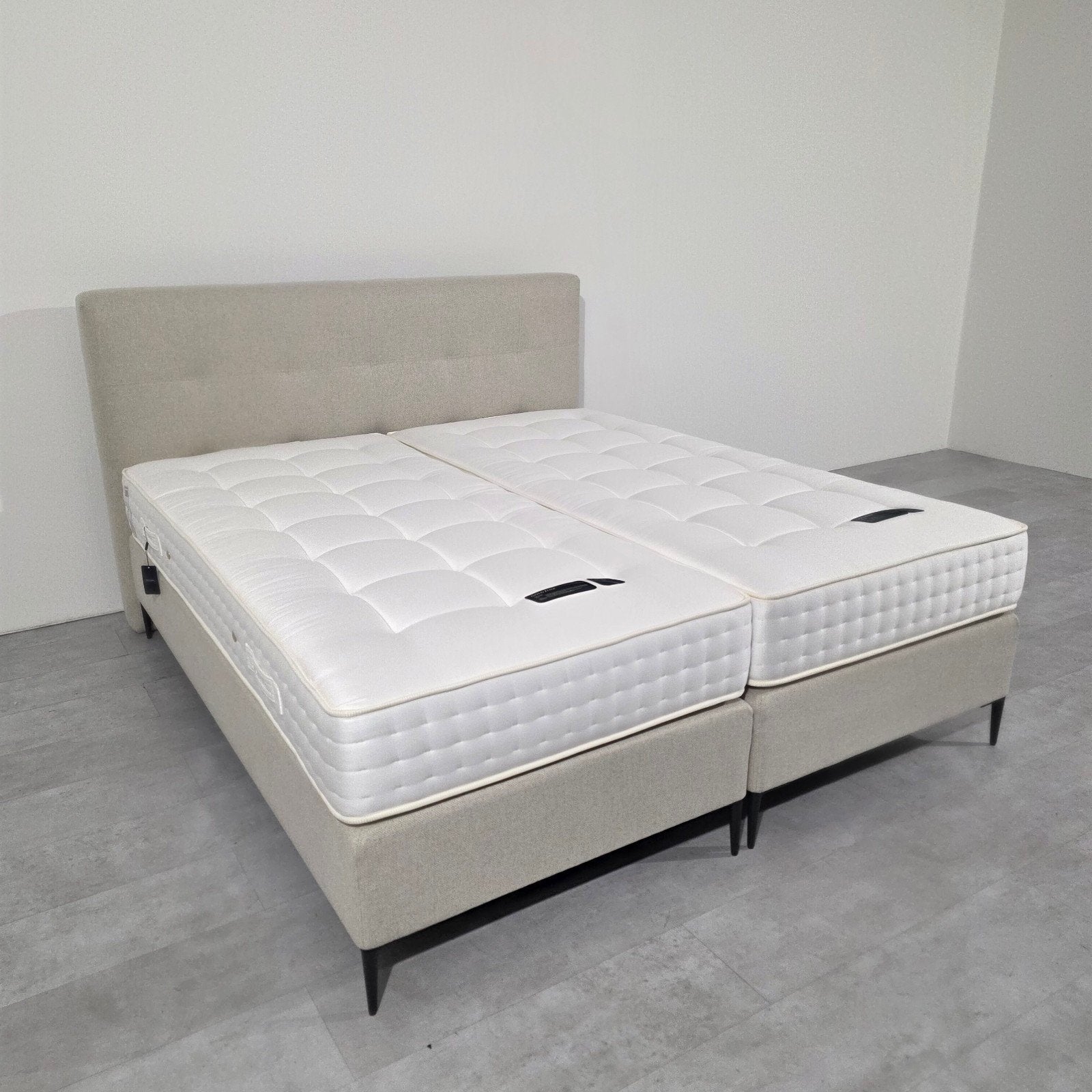 Showroom Pullman Silverline Boxspring 180x200, Beige, Tweepersoons, Ophalen of Verzenden, Zo goed als nieuw