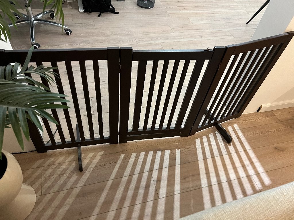 Vrijstaand houten hondenhek pet baby gate donkerbruin, Ophalen, Zo goed als nieuw