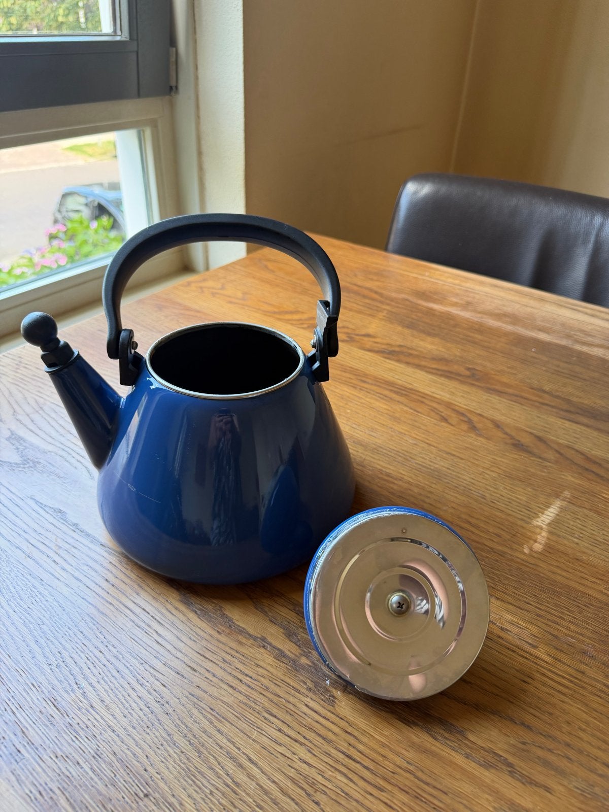Mooie blauwe fluitketel - le creuset, Huis en Inrichting, Blauw, Zo goed als nieuw, Metaal, Overige merken