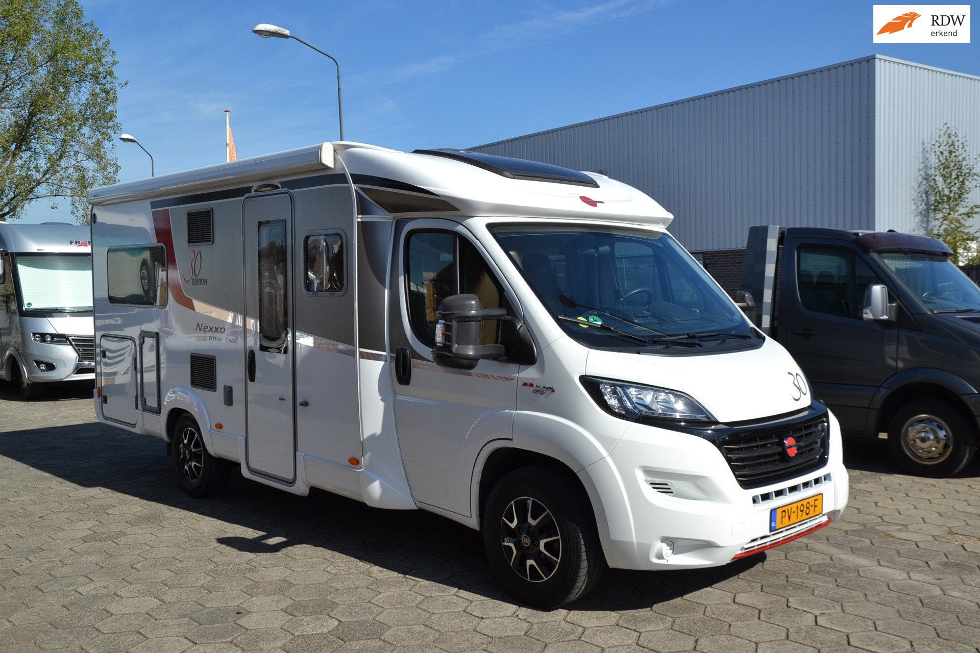 Burstner BT6603 Nexxo Time 30'' Edition - Automaat - Airco -, Ringverwarming, 7 tot 8 meter, Diesel, Bürstner