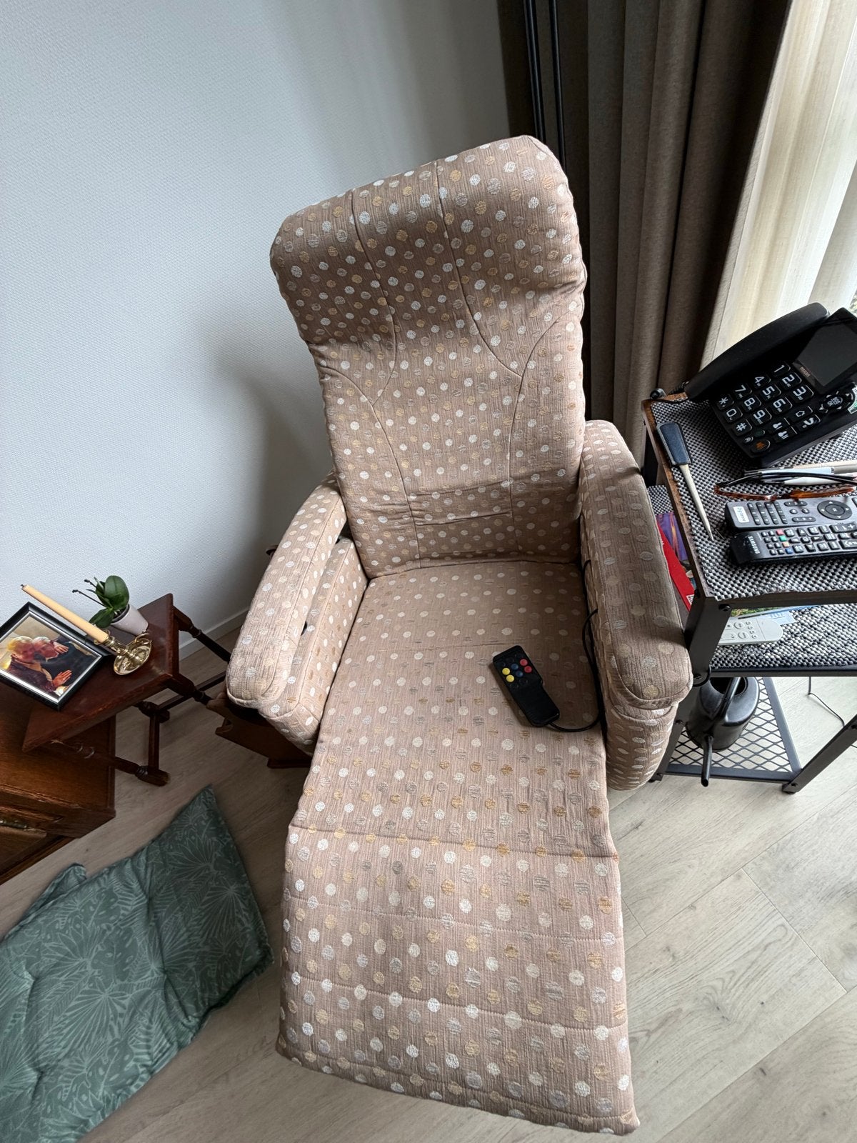 Comfortabele relaxfauteuil met sta-op functie, Ophalen, Gebruikt, Stof, 75 tot 100 cm