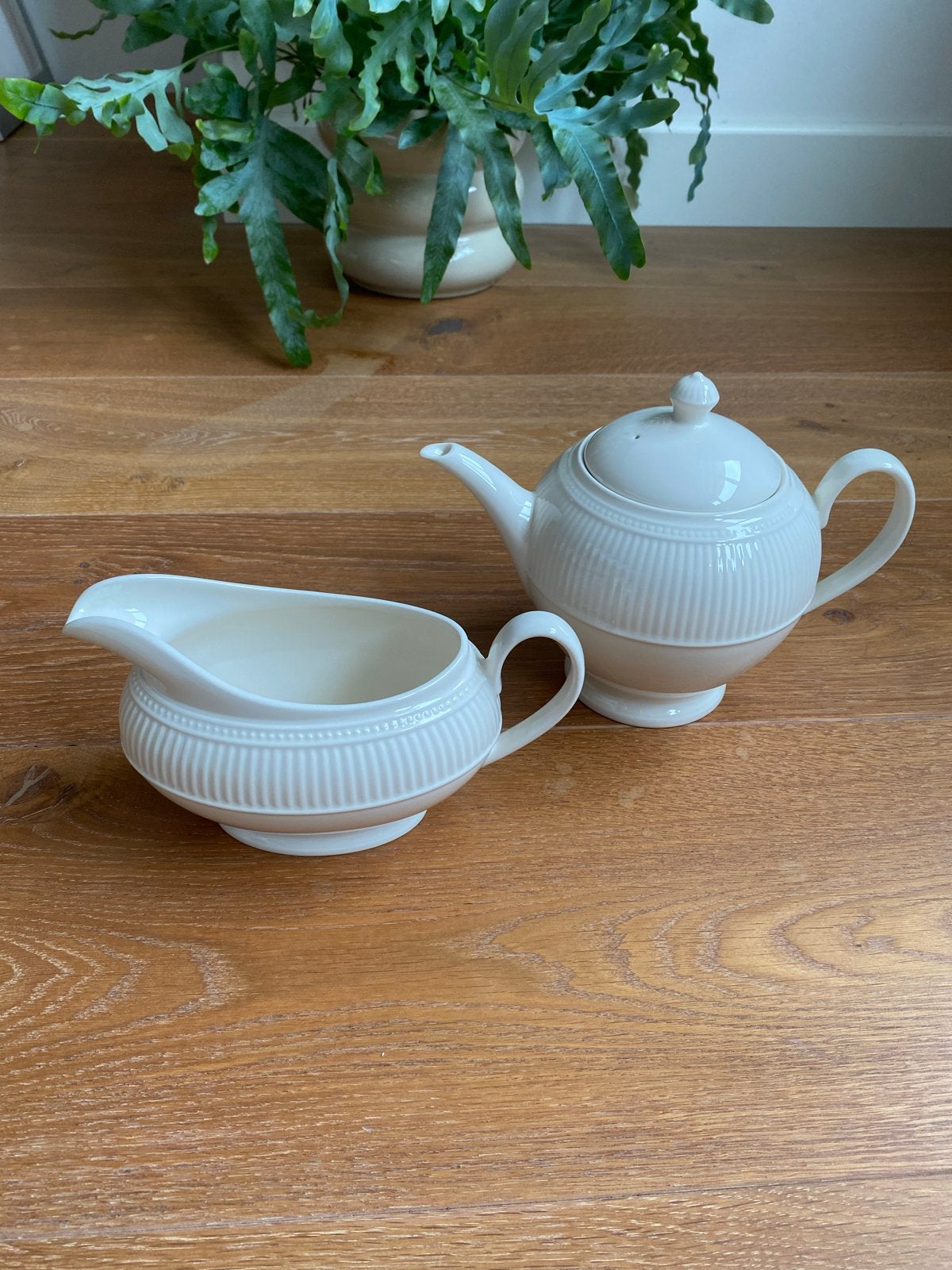 Wedgwood Windsor Theepot en Sauskom - Zo goed als nieuw, Huis en Inrichting, Keuken | Servies, Klassiek, Ophalen of Verzenden