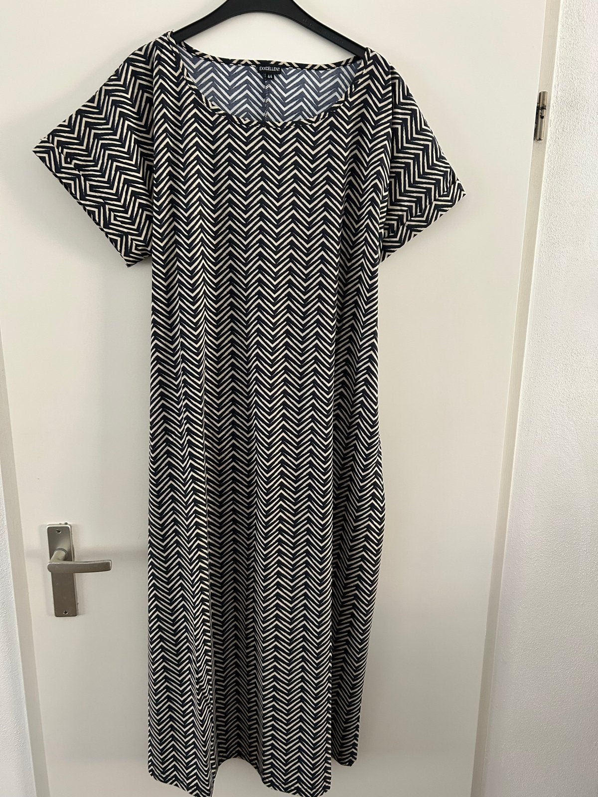 jurk van Exxcellent met zigzagprint - Maat 44, Kleding | Dames, Zwart, Maat 42/44 (L), Ophalen of Verzenden, Zo goed als nieuw