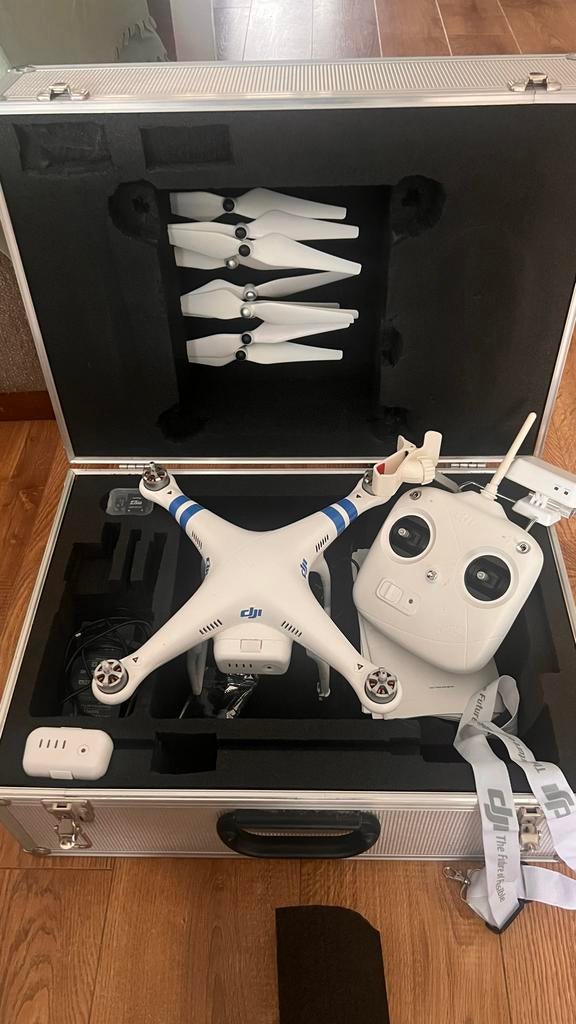 DJI Phantom 3 Standard Drone met Koffer en Accessoires, Cameradrone, Zo goed als nieuw, 900 gram tot 4 kilo, 15 tot 30 minuten