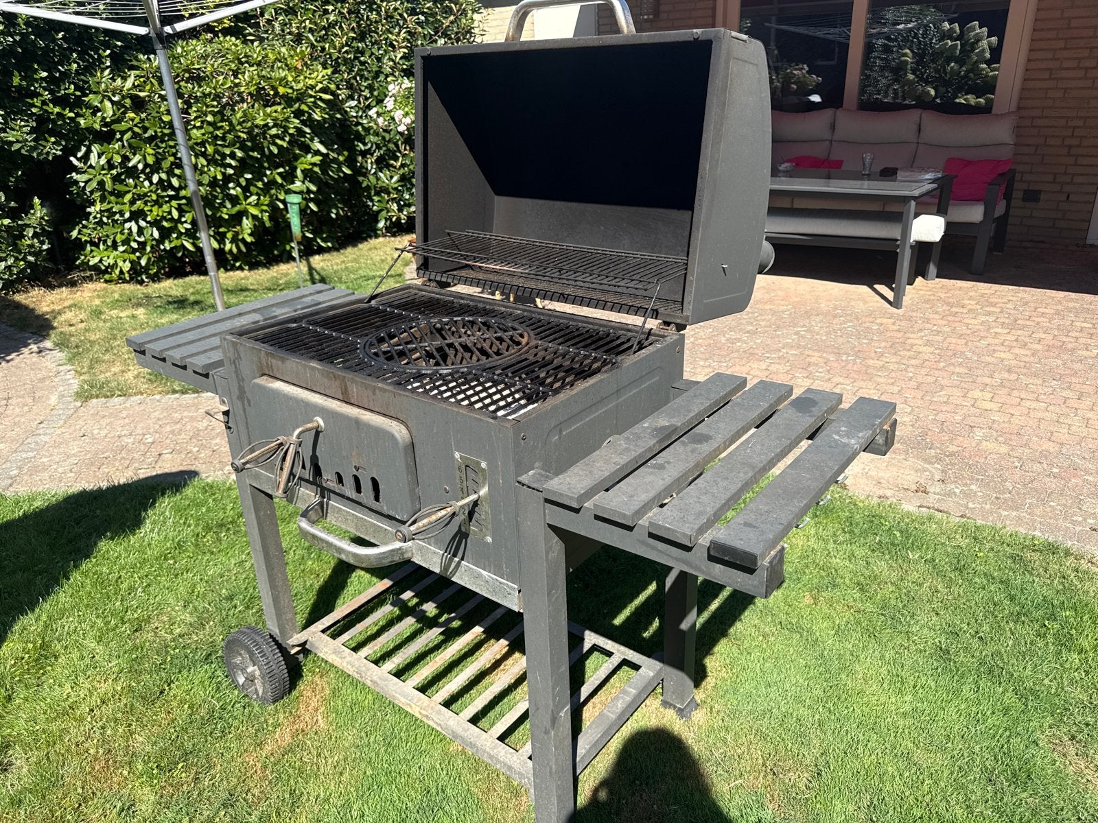 Houtskool BBQ met zijtafels en thermometer, Ophalen, Gebruikt