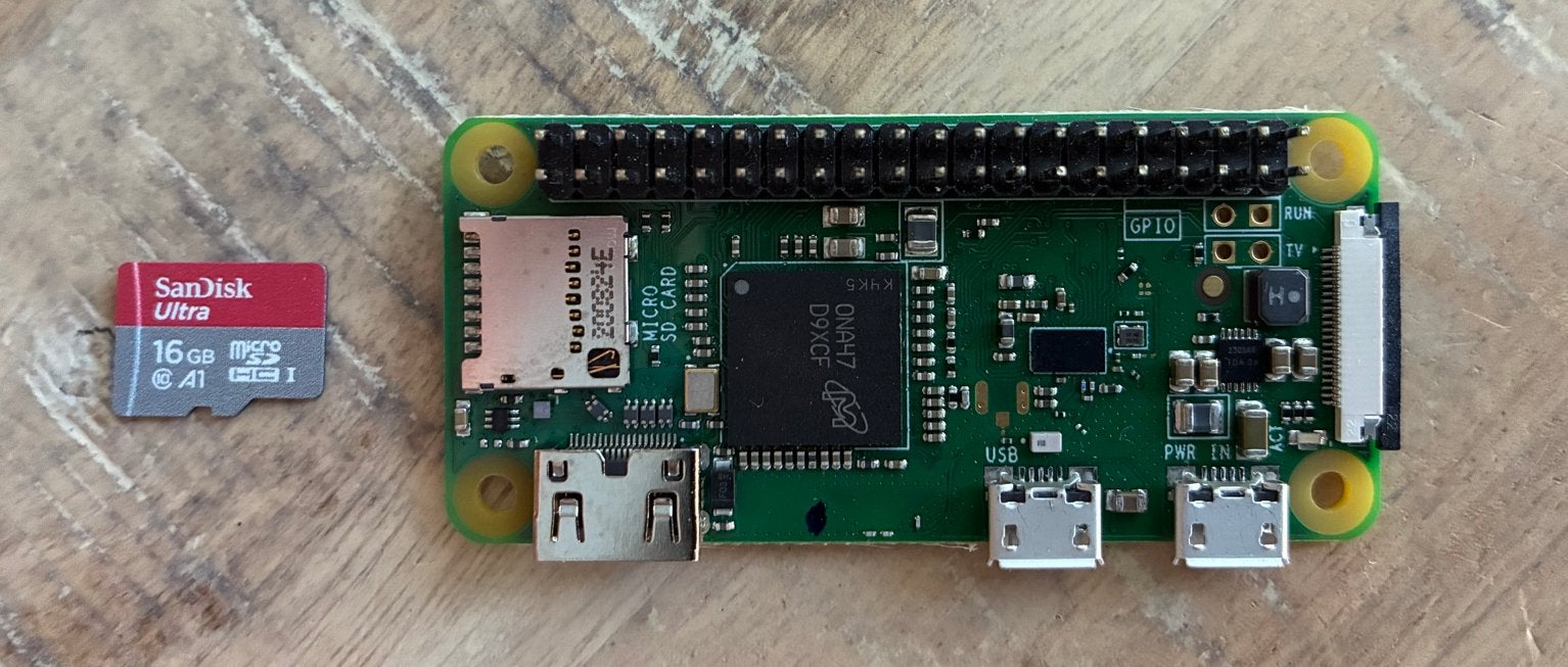 Raspberry Pi Zero W v1.1 incl header, OTG adapter, 16GB SD, Ophalen of Verzenden, Gebruikt