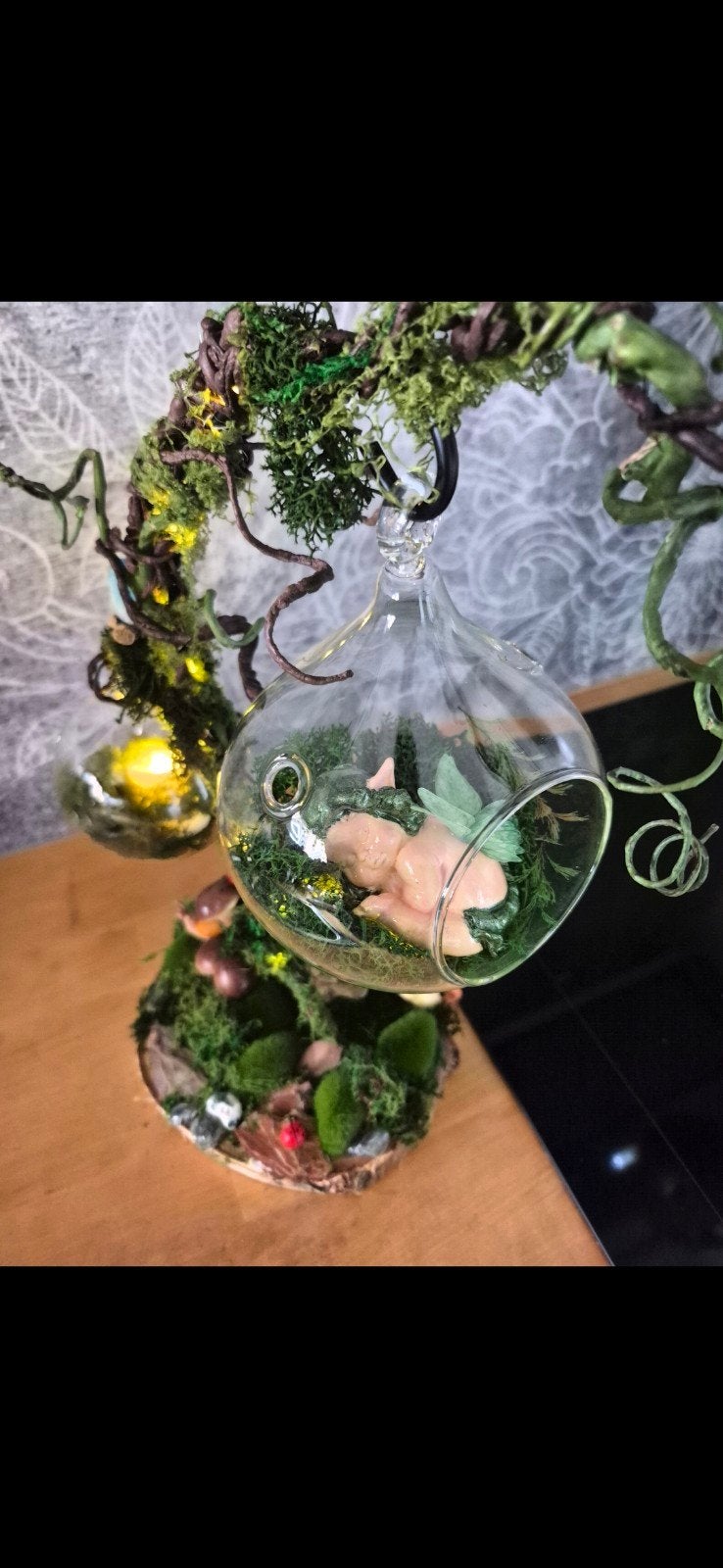 Mini babyelfje in elfenbos op boomschijf met glazen hangers, Ophalen of Verzenden, Nieuw