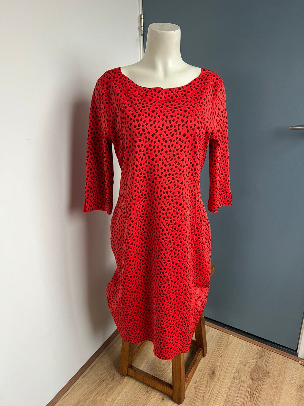Lizzy&coco rood leopard reversible jurk xl, Kleding | Dames, Jurken, Zo goed als nieuw, Maat 46/48 (XL) of groter, Rood, Knielengte