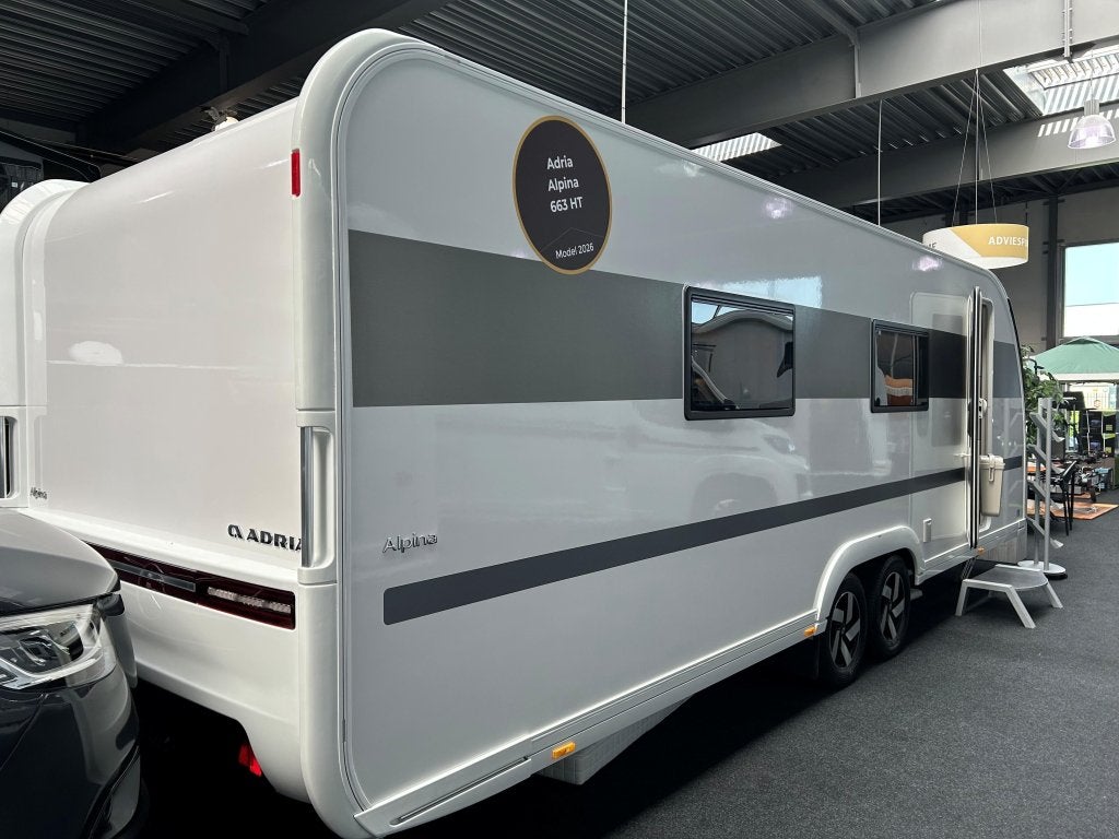 Adria Alpina 663 HT MODEL 2026, Caravans en Kamperen, Schokbreker, 7 tot 8 meter, Bedrijf, Adria