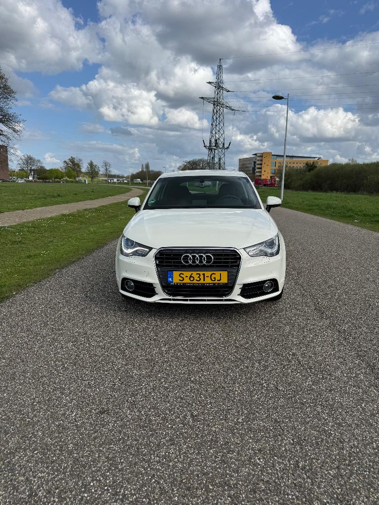 Audi A1 1.4 Tfsi 90KW 2013 Wit, Auto's, Voorwielaandrijving, A1, 580 kg, 4 stoelen