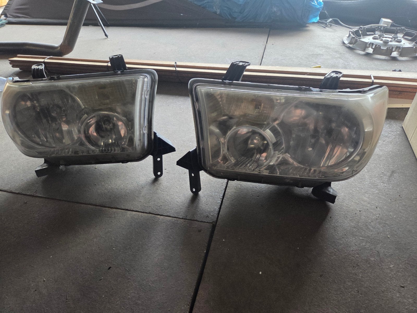 Toyota Tundra Koplampen  met Afdekkappen en 3e Remlic, Auto-onderdelen, Ophalen of Verzenden, Gebruikt, Toyota