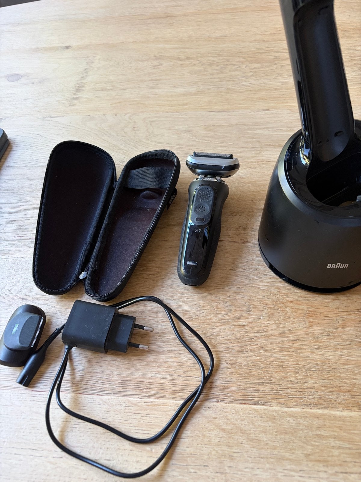 Braun serie 7 scheerapparaat en reinigingsstation, Ophalen of Verzenden, Gebruikt, Scheren en Epileren